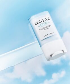Alternative view of ضد آفتاب استیکی سنتلا اصل کره برند اسکین 1004 با SPF50 مدل Hyalu Cica Silky